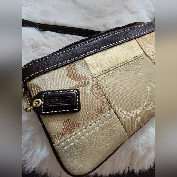 COACH wristlet - Picture 5 of 5